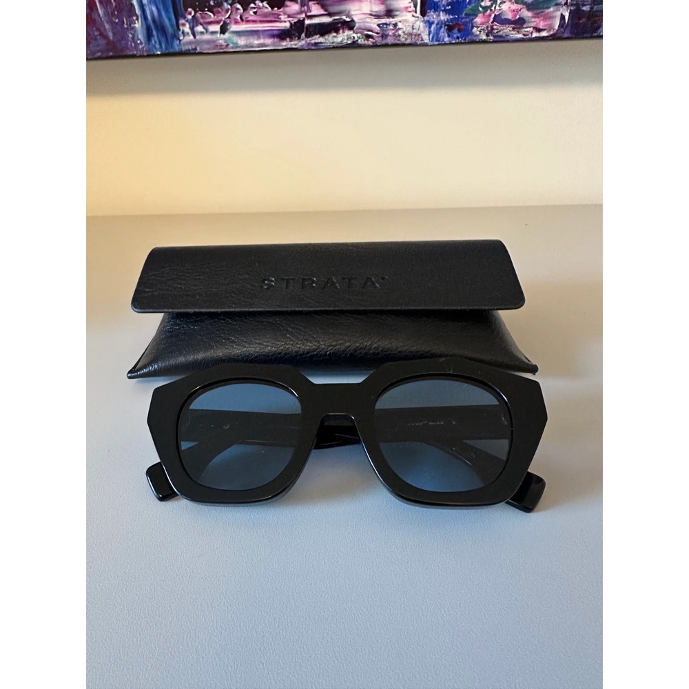 Strata Amplify Black Geometric Chunky Sunglasses with Case